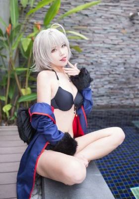 男生和女生一起靠逼