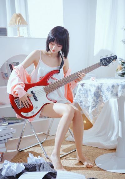 《漂亮的女邻居》在线